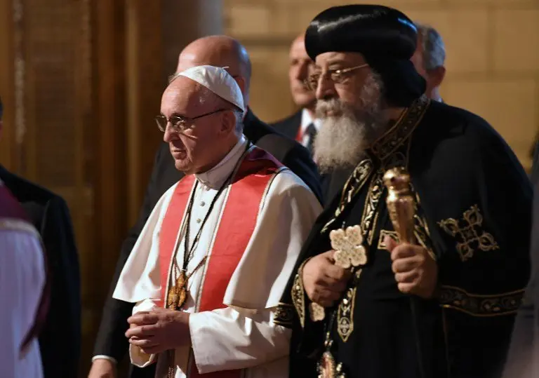 Pope Francis (L) walks alongside Coptic Pope Tawadros II (R) during a visit at the Saint Peter and Saint Paul church in Cairo, which was target by a suicide bomb attack that killed 29 people last December, on April 28, 2017
Francis, who started a two-day visit, has said he hoped his trip would contribute to dialogue with Muslims and show support for Egypt's Coptic Christians. / AFP PHOTO / Andreas SOLARO