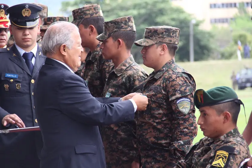 Salvador Sánchez Cerén en el Día del Soldado