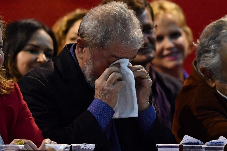 Former Brazilian president Luiz Inacio Lula Da Silva gestures during the Workers' Party (PT) Congress in Sao Paulo, Brazil on May 5, 2017. / AFP PHOTO / NELSON ALMEIDA