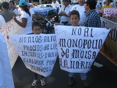 Protesta contra monopolio Molsa y Harisa
