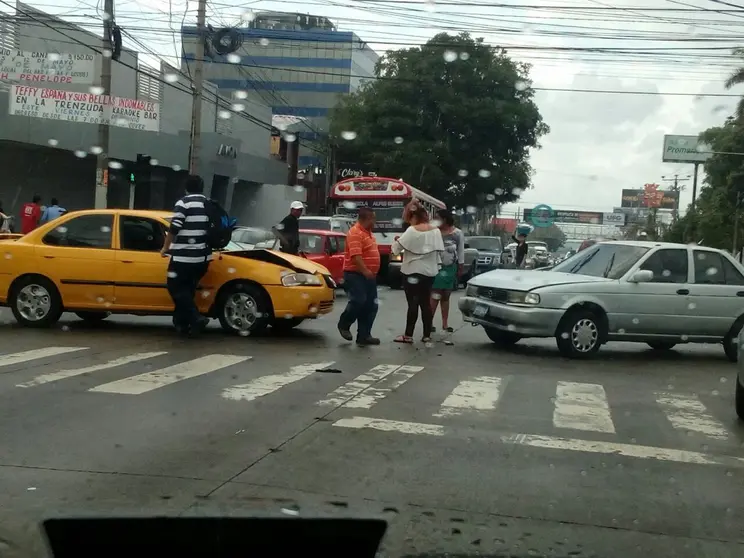 Accidente de transito en alameda Roosevelt