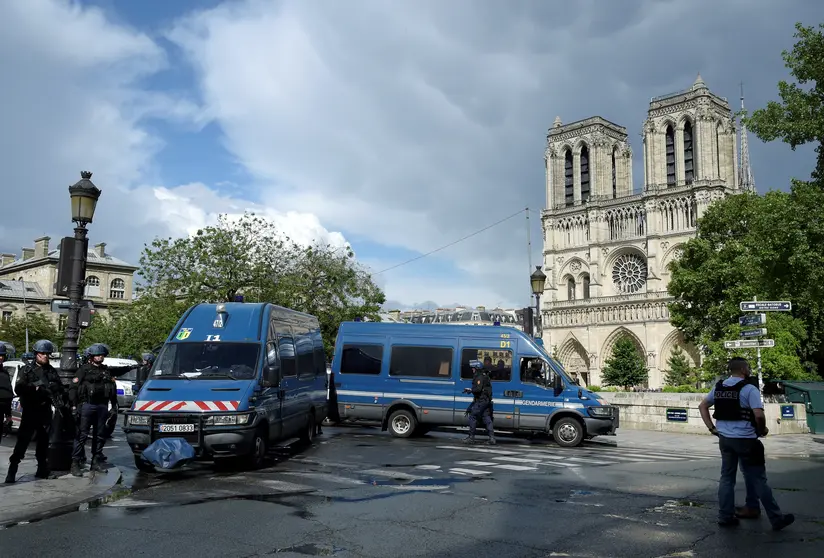 Atentado en la catedral de Notre Dame, Francia