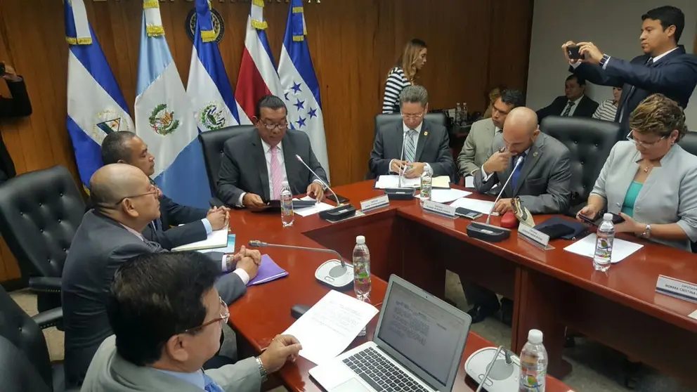 Douglas Meléndez y Mauricio Ramírez en la Asamblea Legislativa