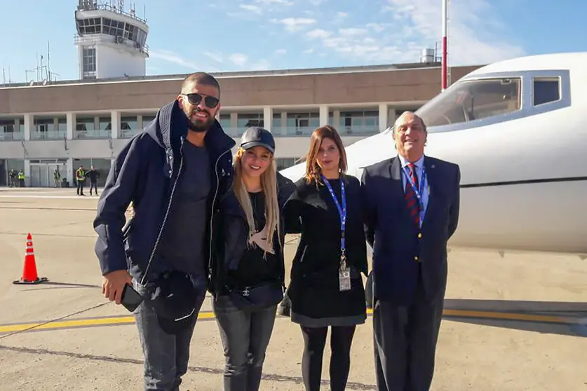 Gerard Pique y Shakira llegan a la boda de Lionel Messi