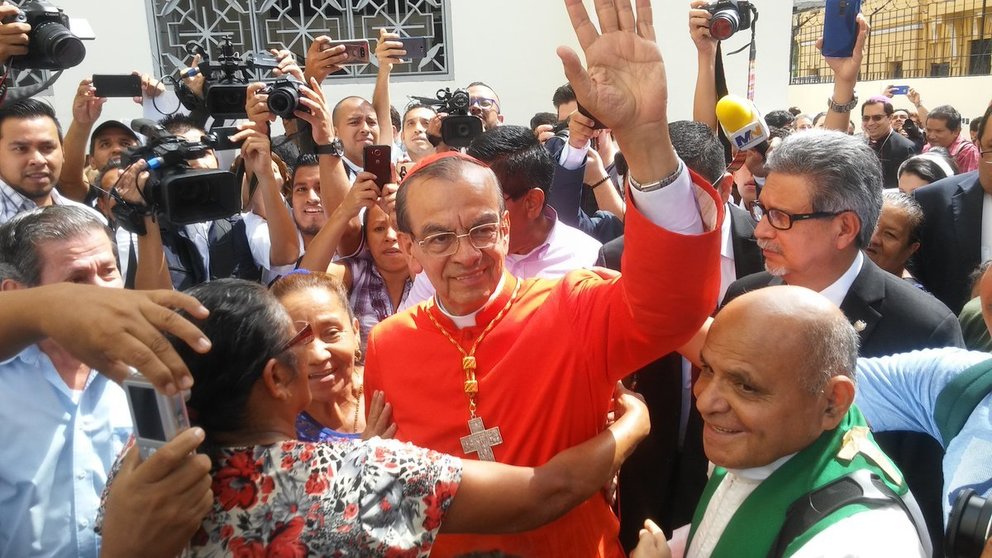 Llegada del cardenal Gregorio Rosa Chávez
