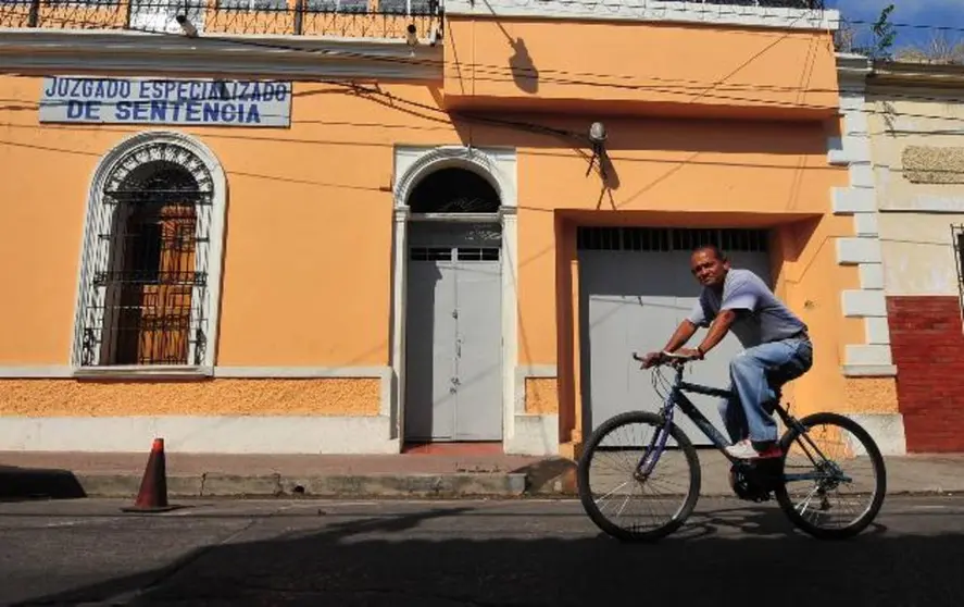 San Salvador, 02 de febrero de 2011
Juzgados Especializados de Sentencia de Santa Ana.
Foto Lissette Lemus Juzgados especializados