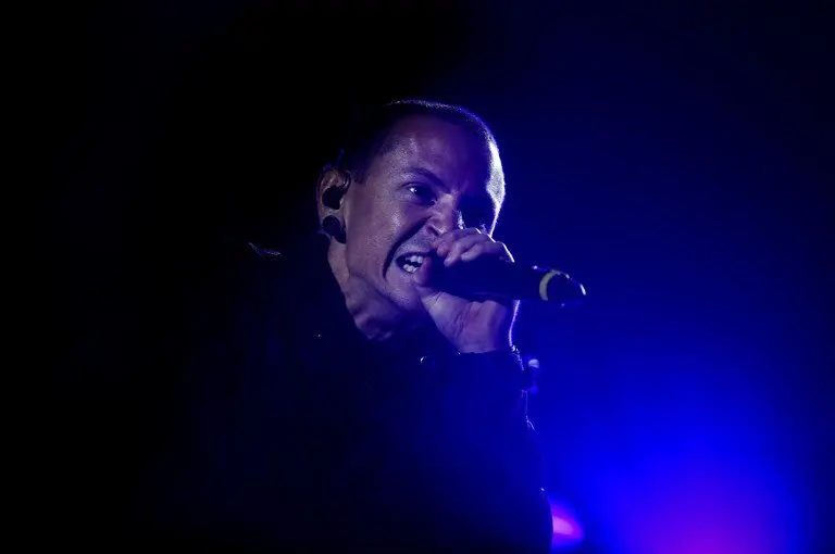 (FILES) This file photo taken on May 26, 2012 shows Linkin Park's American lead singer Chester Bennington during the Rock in Rio Lisboa music festival at Bela Vista Park in Lisbon.
Chester Bennington, the singer of the chart-topping hard rock band Linkin Park, has died in an apparent suicide, the coroner's office said on July 30, 2017. He was 41. / AFP PHOTO / PATRICIA DE MELO MOREIRA