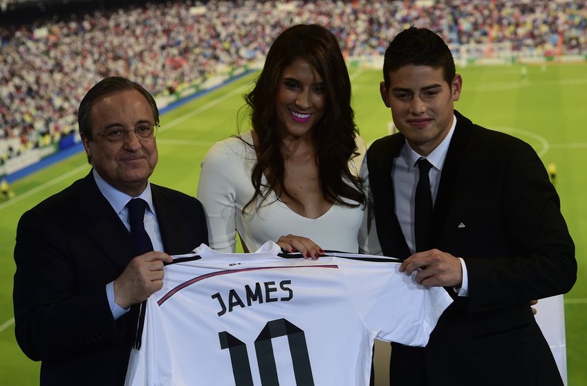 James Rodríguez y su esposa Daniela Ospina en su presentación con el Real Madrid
