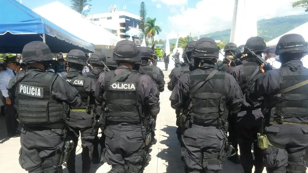 Policías01