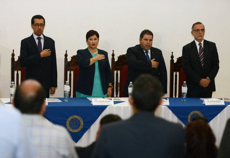 (L-R) Executive Director at Central American Institute of Fiscal Studies Jonathan Menkos, Guatemalan Public Ministry General Attorney Thelma Aldana, Universidad de San Carlos de Guatemala (USAC) rector Carlos Alvarado and the Chief of the International Commission Against Impunity in Guatemala (CICIG), Colombian Ivan Velasquez, attend the forum "The Social Cost of Corruption" in Guatemala City on August 31, 2015.   AFP PHOTO / ORLANDO SIERRA / AFP PHOTO / ORLANDO SIERRA