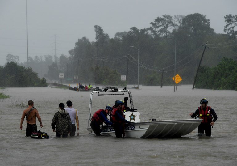 A Sheriff Dept boat prepares to rescue people after Hurricane Harvey caused heavy flooding in Houston, Texas on August 28, 2017.  
Rescue teams in boats, trucks and helicopters scrambled Monday to reach hundreds of Texans marooned on flooded streets in and around the city of Houston before monster storm Harvey returns. / AFP PHOTO / MARK RALSTON