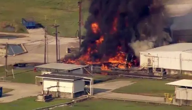 Incendio planta Texas