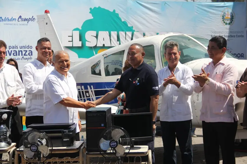 Donacion de avioneta a Seguridad