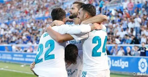 Jugadores del Real Madrid celebran un gol