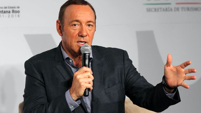 Revelan que Spacey sufrió abuso sexual de su padre