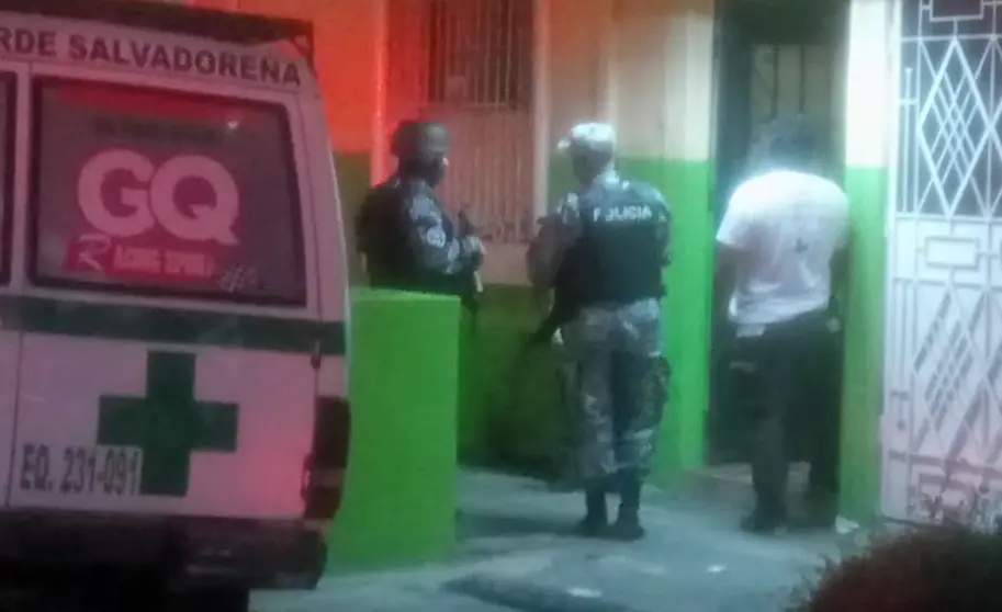 Sujeto se atrincheró en San Salvador