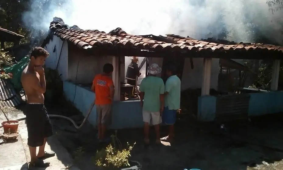 Incendio casa bomberos