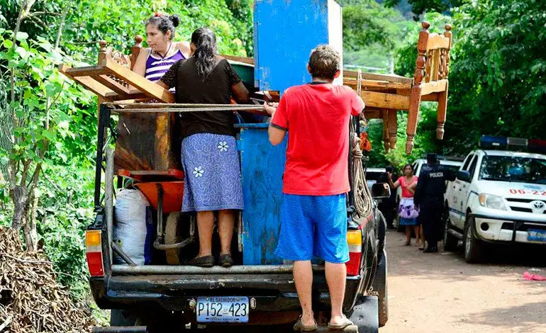 Exodo en Brisas de Joya Grande