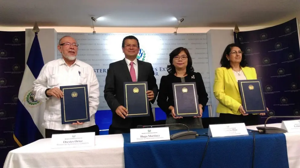 Evento de entrega de fortalecimiento al sector educativo, seguridad y sistema de agua. 20180126