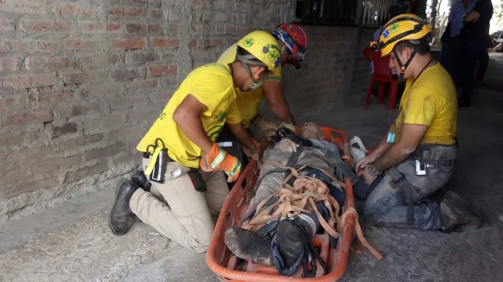 Rescate de hombre en Ilopango