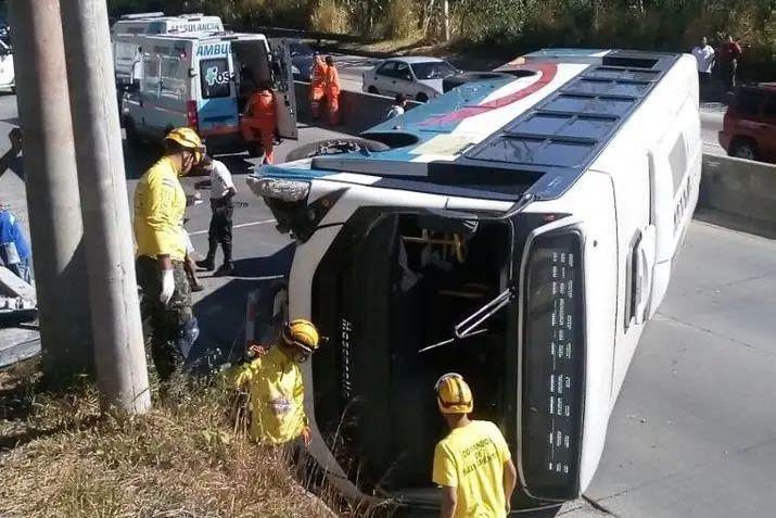 Accidente en carretera al Puerto de La Libertad