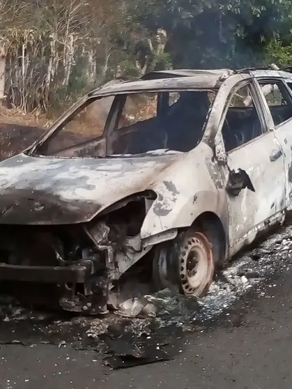 Carro incendiado en Jujutla