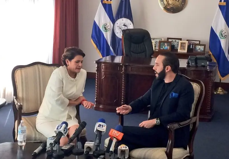 Jackeline Rivera con Nayib Bukele