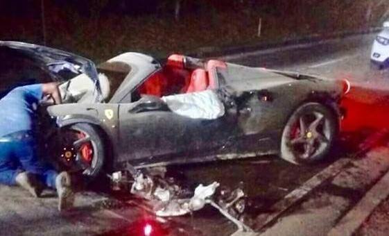 Ferrari choca en carretera a Santa Tecla