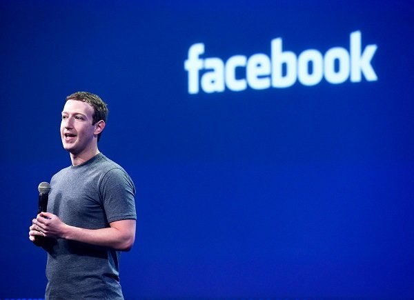 Mark Zuckerberg, chief executive officer of Facebook Inc., speaks during the Facebook F8 Developers Conference in San Francisco, California, U.S., on Wednesday, March 25, 2015. Zuckerberg plans to unveil tools that let application makers reach the social network's audience while helping the company boost revenue. Photographer: David Paul Morris/Bloomberg via Getty Images  