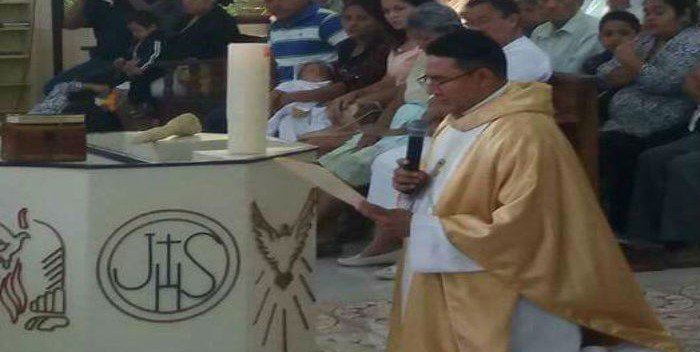 Padre-Walter-Osmir-Vásquez-Jiménez-sacerdote-asesinado-en-El-Salvador-en-Semana-Santa-700x352