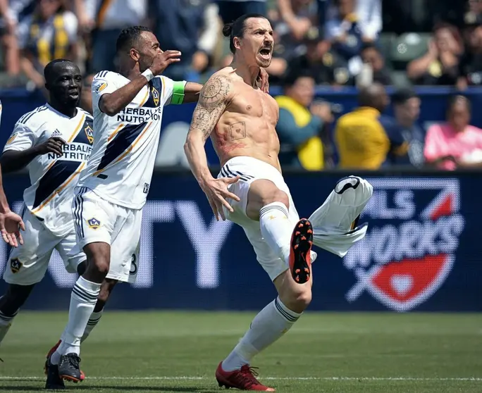 Zlatan Ibrahimovic celebra su gol con el Galaxy