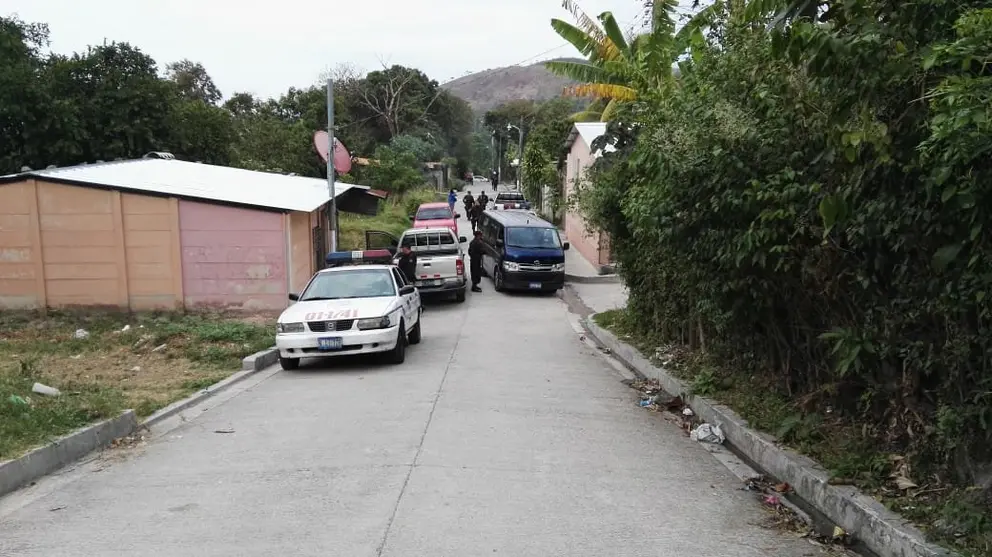 Escena de homicidio en Los Llanitos