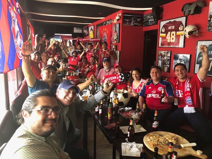Aficionados del Bayern Múnich en El Salvador