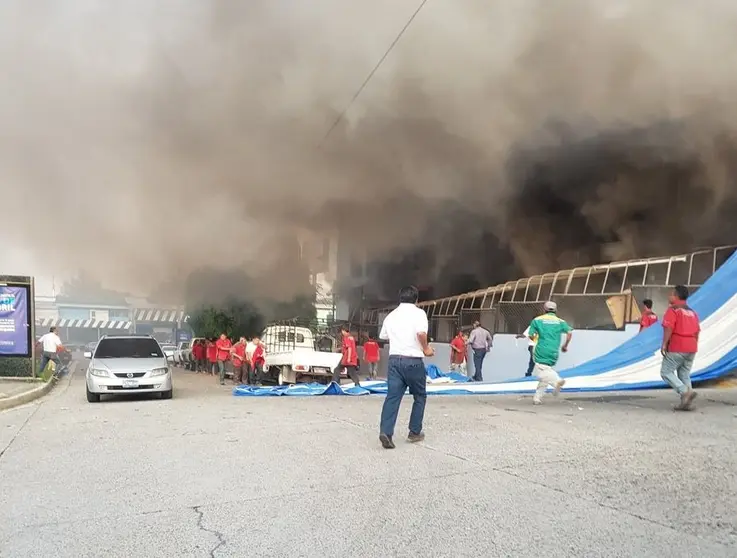 Incendio en bulevar Los Héroes