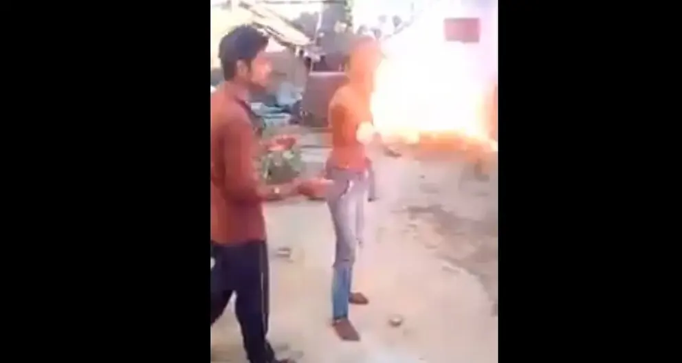 Hombre se prende fuego