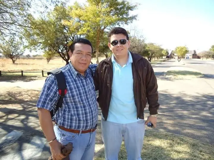 Diputado Mario Tenorio junto a su hijo.