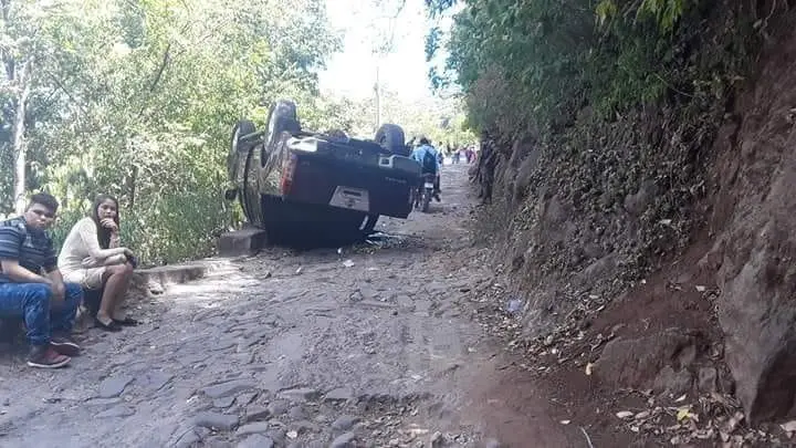 Chirilagua carro volcó