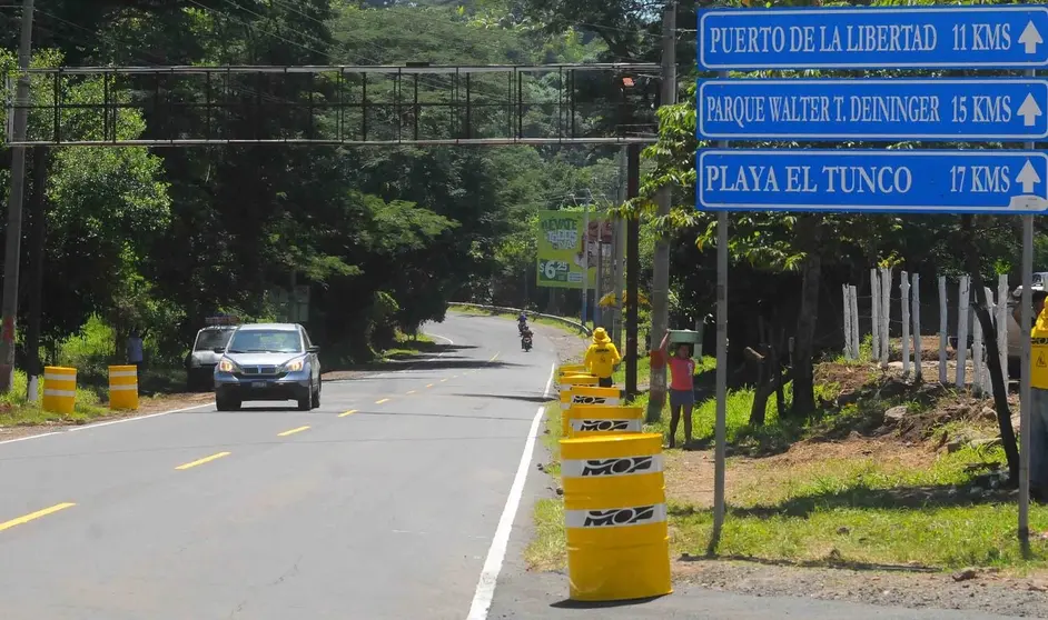 Carretera_a_puerto_La_Libertad