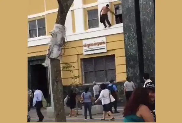 Hombre desde plaza Morazán