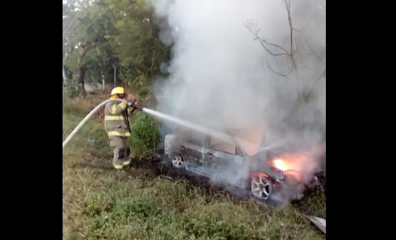 Incendio de vehículo en El Paisnal