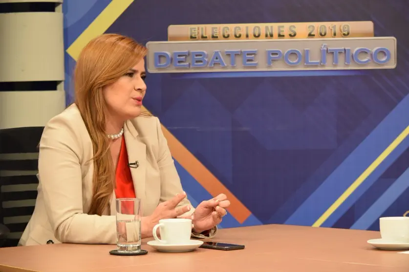 Karina en canal 33