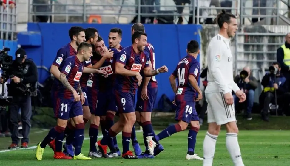 Real-Madrid-yvs-Eibar-1920-festejo-6