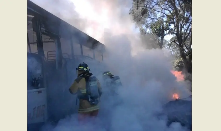 Incendio en bus ruta 205b