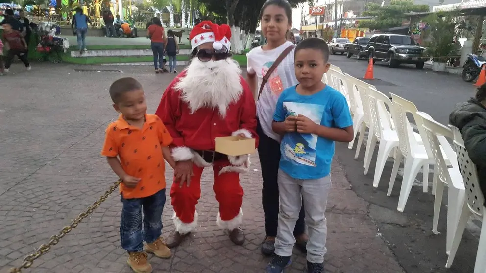 Abuela vestida de Santa