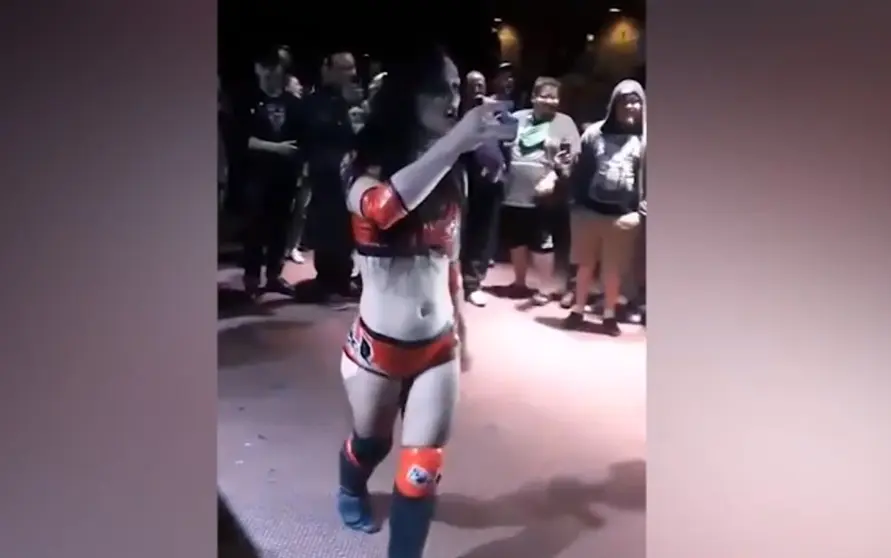 Priscilla Kelly, que se quitó el tampón en pleno combate