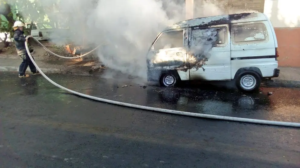 incendio en carro de pollos