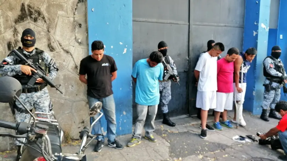 Capturados por robar en buses y paradas