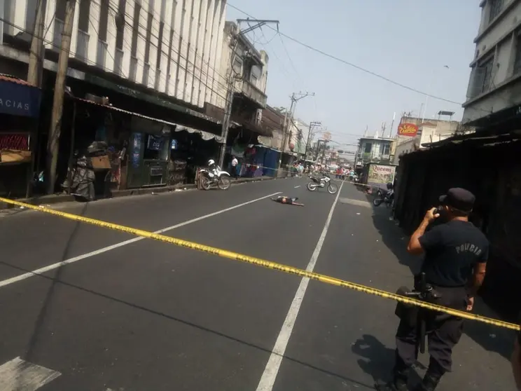 Vigilante muerto en el centro