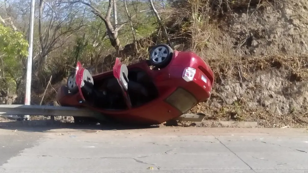 Vuelco de carro en La Unión