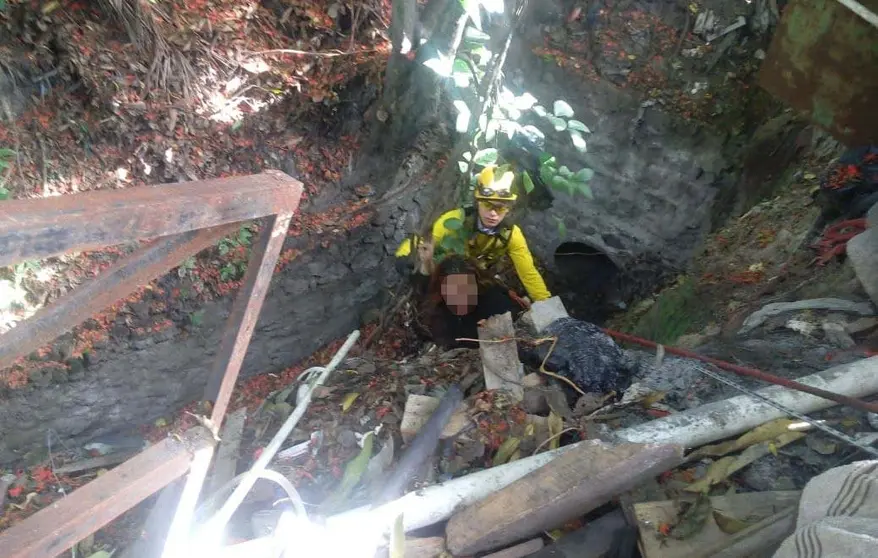 Rescatada de barranco